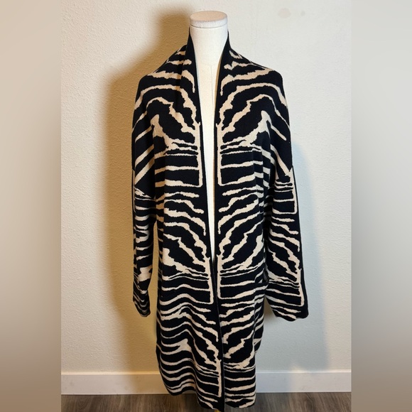 Renuar Sweaters - NWT Renuar Zebra Pattern Cardigan Sweater in Black & Cashew Combo size XXL